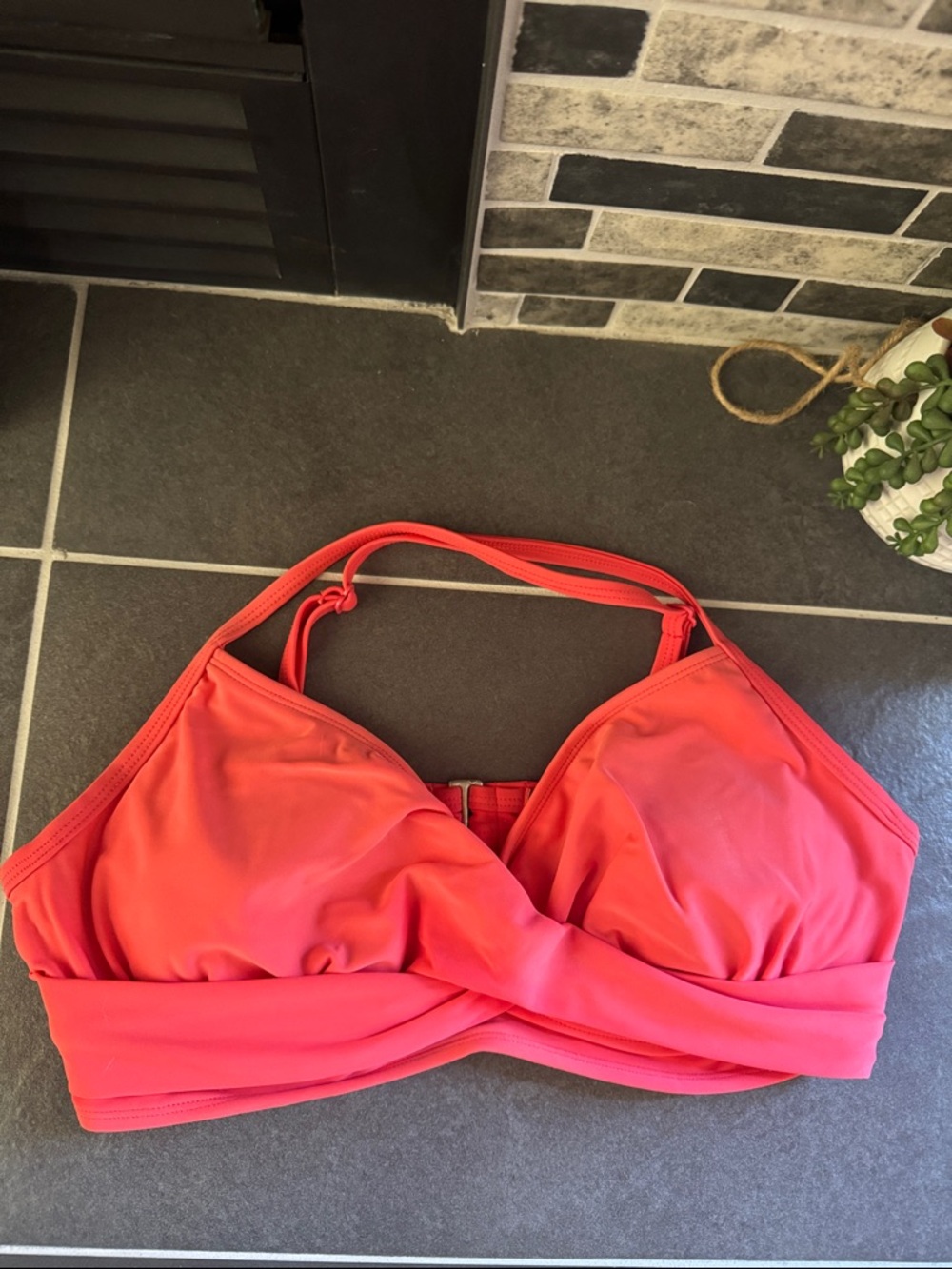 ATHLETA 38D/DD CORAL Underwire Bikini Top EUC
